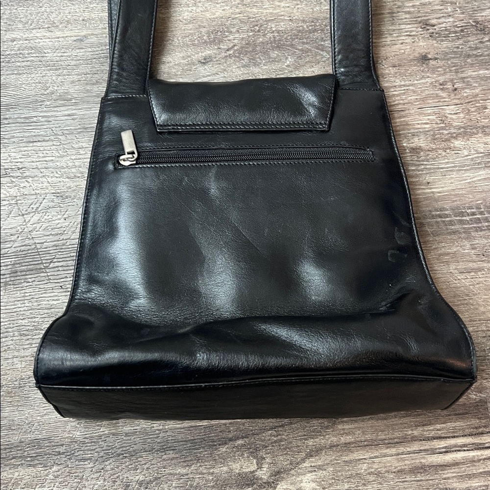 Vintage Neiman Marcus Black Leather Shoulder Bag — Classic Chic, Suede Lined ⚫️ - Picture 6 of 8